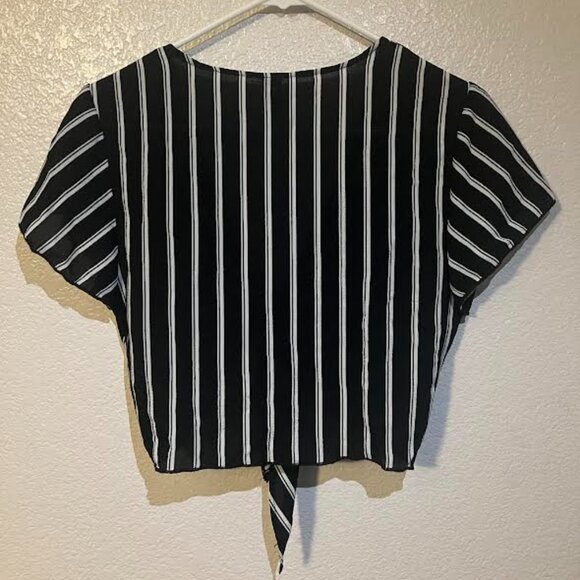 Tie Front, Black with White Stripes Short Sleeve Crop Top - Picture 3 of 4